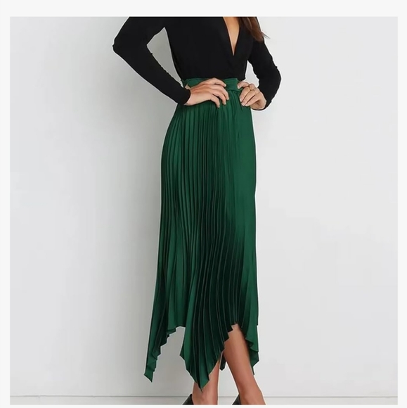 Elegant Pleated  Skirt High Waisted Emerold  Irregular Hem Skirt size XL… - Picture 1 of 5